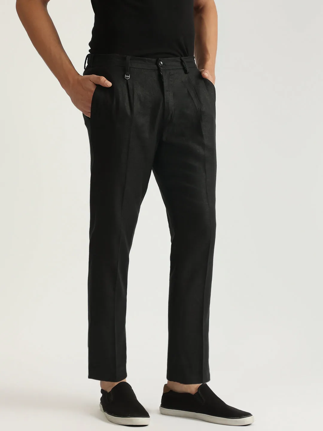 Antony Morato Men Black Solid Mid-Rise Carrot Fit Single Pleated Trouser